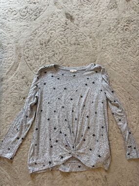 Jane and Delancey Grey Star-Print Long Sleeve Knot Front Top